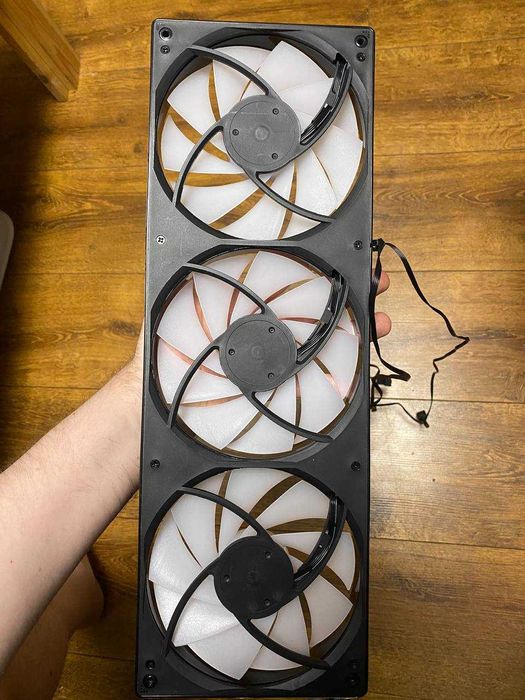 Збірка 3х кулерів Deepcool DF01402512CL в корпусі. Кулер