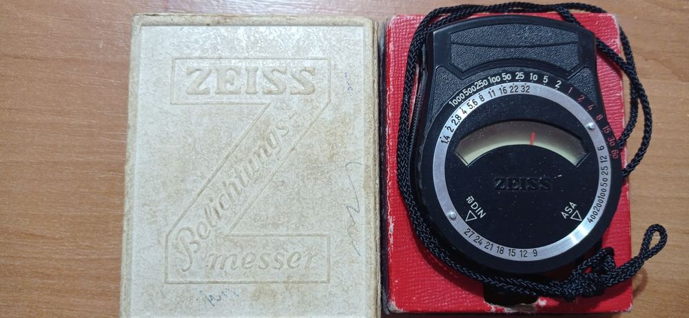 Фотоэкспонометры Zeiss и Ленинград-4