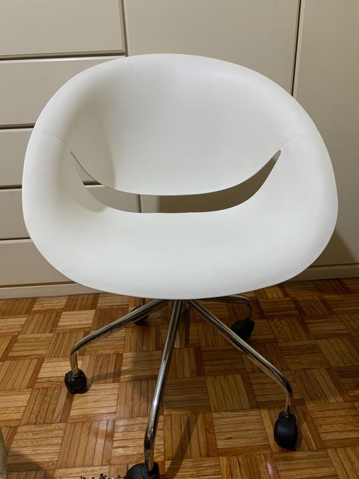 Cadeira escritório branca rodas