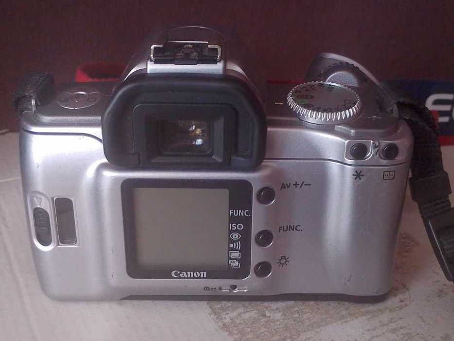 Продам  плівковий дзеркальний фотоапарат Canon 300V
