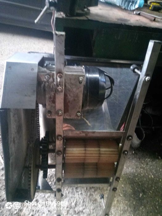 Esmagador de uvas semi novo