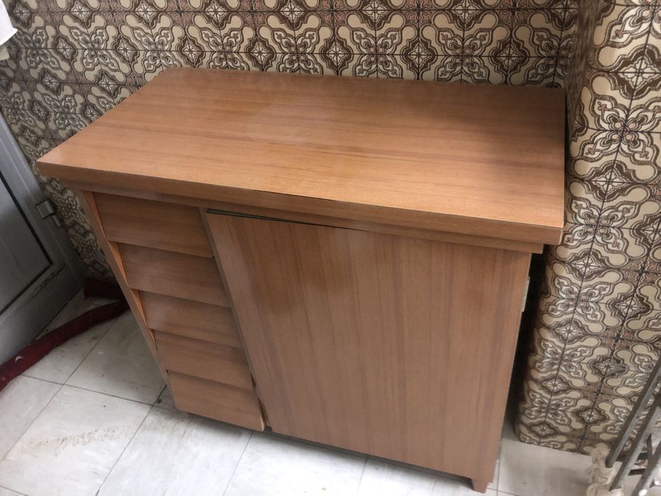 Maquina de costura Novum com adaptador eletrico