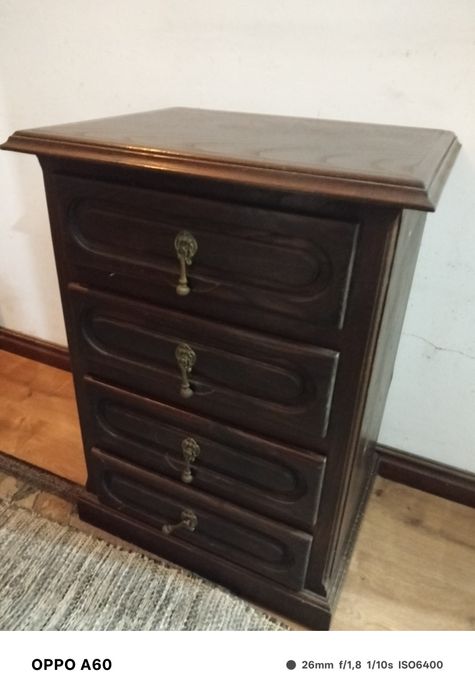 Móvel madeira com 4 gavetas