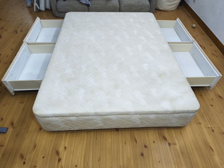 Sommier - Cama casal com arrumação