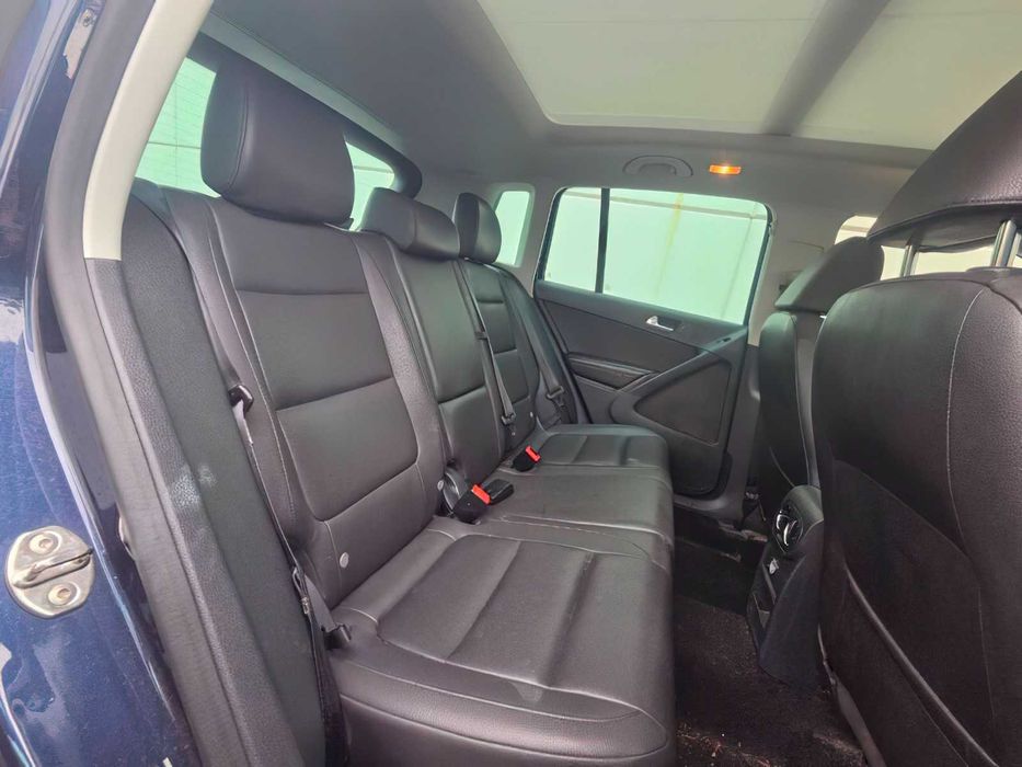 Volkswagen Tiguan Sport      2015