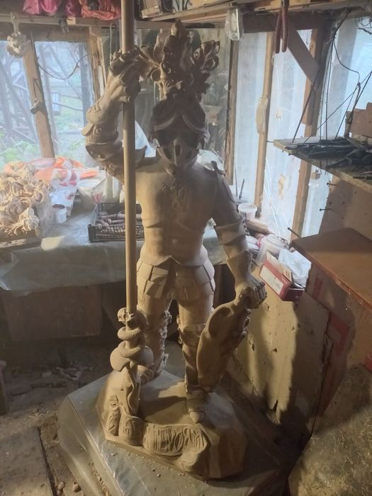 Скульптура лицаря