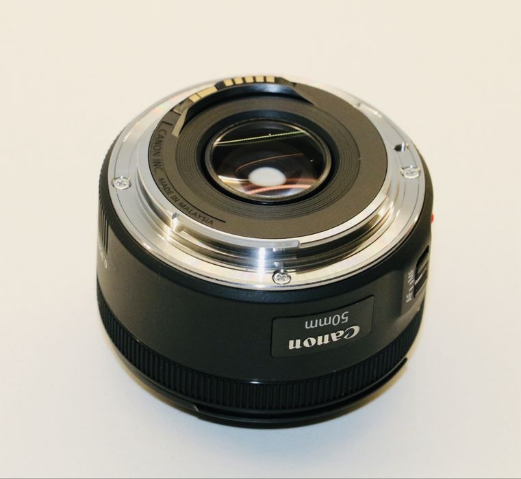 Objetiva Canon EF 50mm f/1.8 STM + Para-sol Canon ES-68