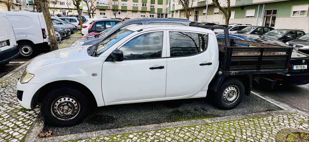 Mitsubishi L200 2.5 td nacional paga classe 1