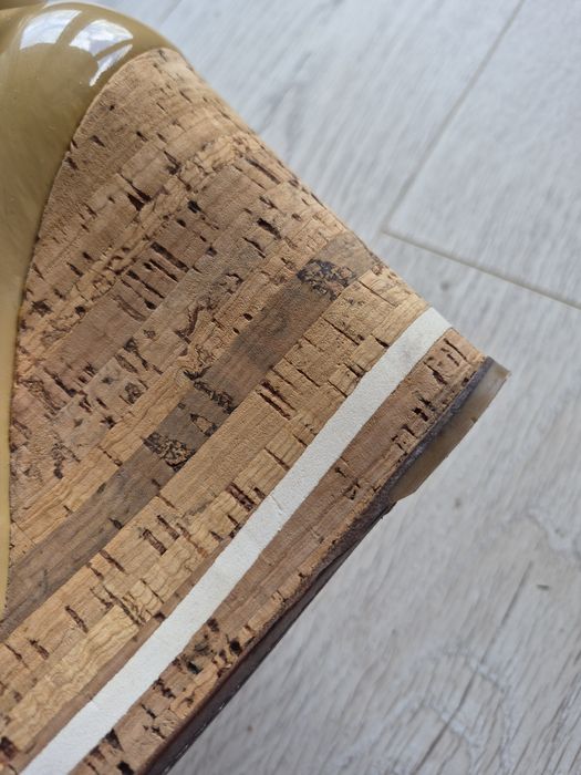 Prada Milano, peep toe, lakierowane czółenka, korkowa koturna rozm 38,5