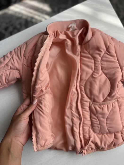 Легка куртка для дівчинки