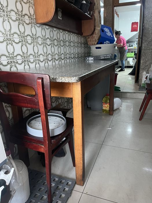 Mesa de jantar antiga