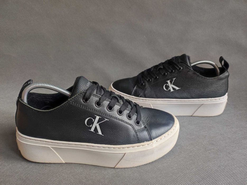 2- Calvin Klein Jeans - Sneakersy na platformie r. 39