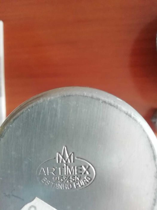 Peça decorativa em estanho