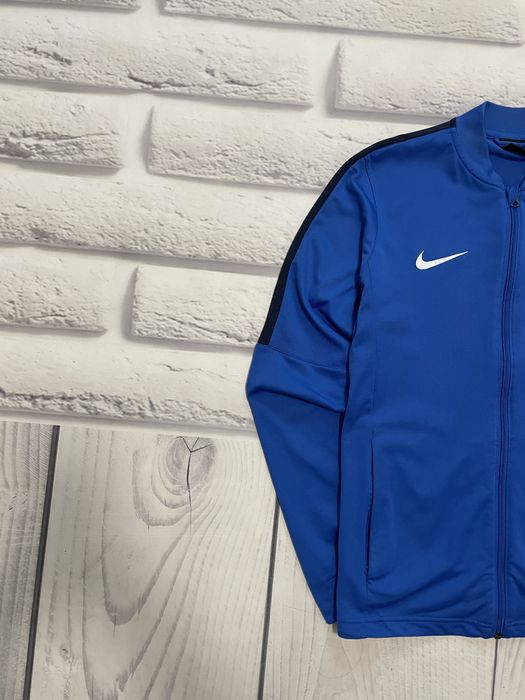 Олімпійка Nike.