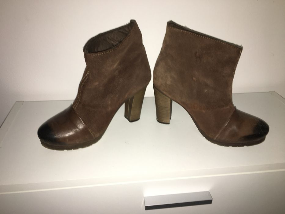 Varios tipos de calçado de mulher