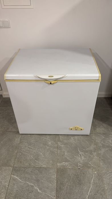 Arca congeladora a funcionar a 100%