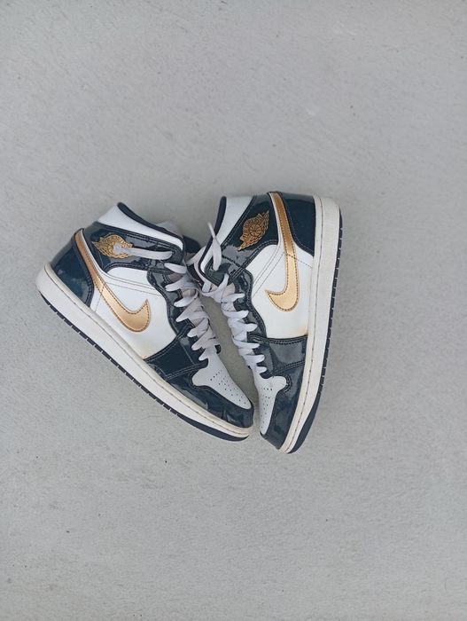 Vendo sapatilhas Nike Air Jordan 1 Mid SE Black/White/Gold. Tamanho 42.5