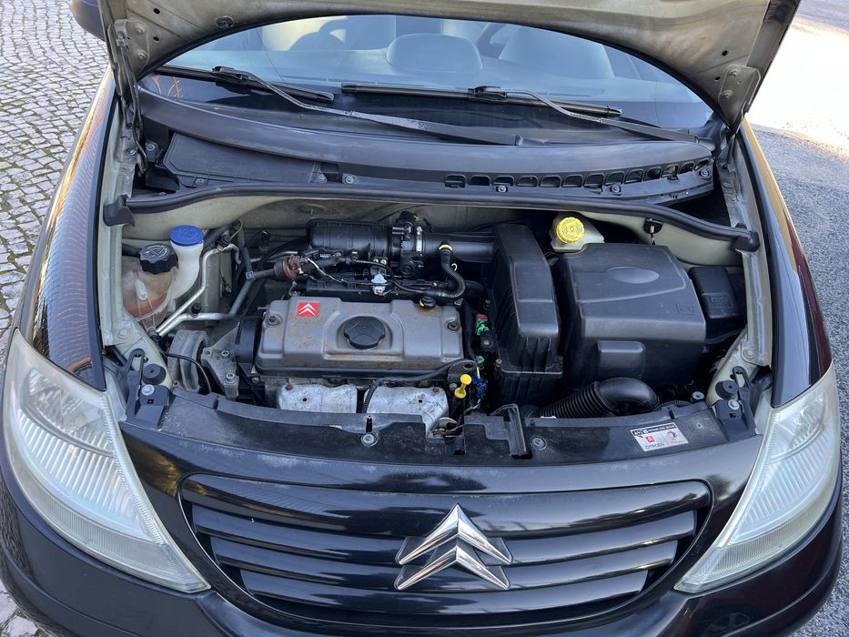 O carro esta como novo pintura de origem sem nada pra fazer e economic