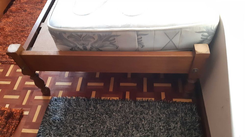 Cama de Solteiro Criança (com Estrado, mas com colchão à parte)