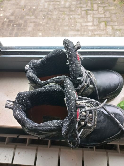 Botas de biqueira de aço,  38. Falar por  mensagens