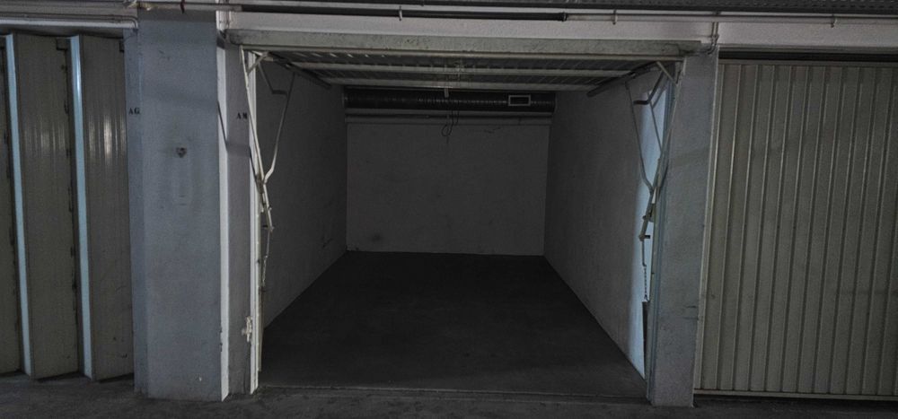 Garagem fechada Largo Estêvão torres