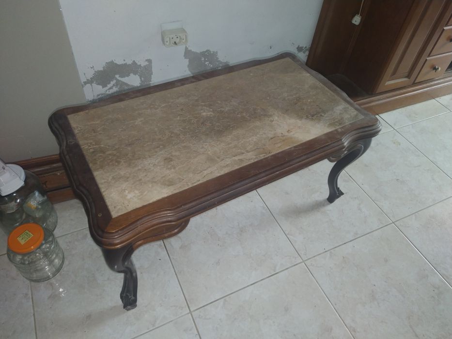 Conjunto de sofá 3 lugares com 2 cadeirões  e mesa com mármore