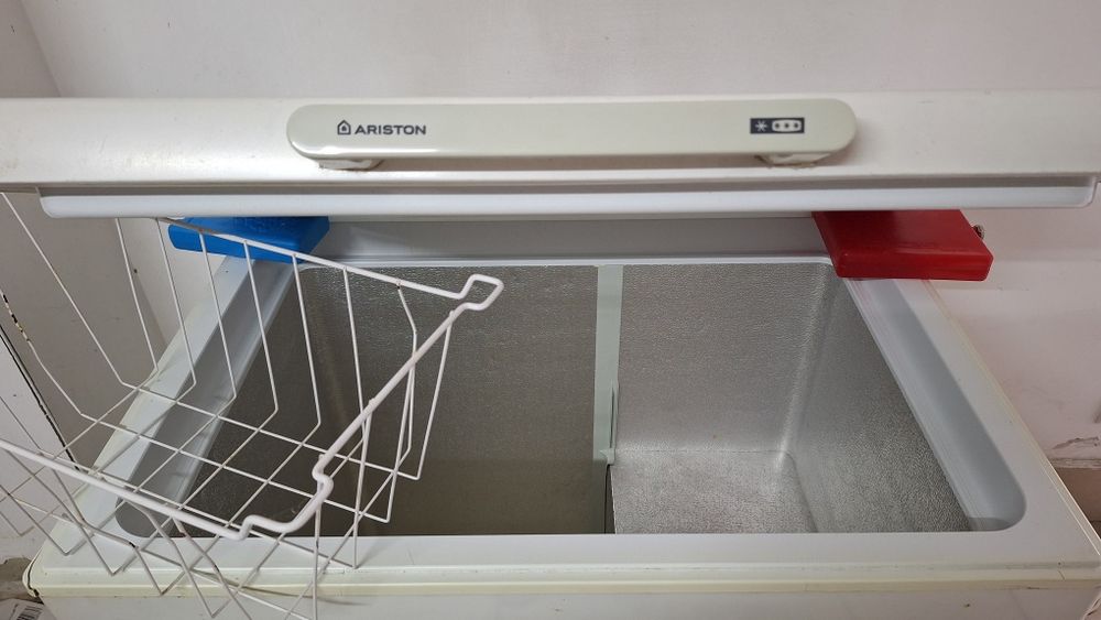 Arca congeladora Ariston 211 L