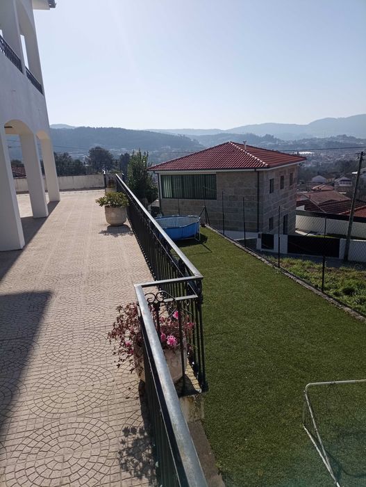 Arrendo casa T3 com salão