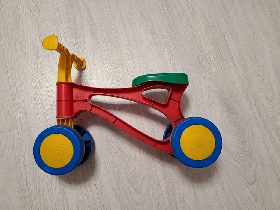 Беговел- толокар до 3 лет.