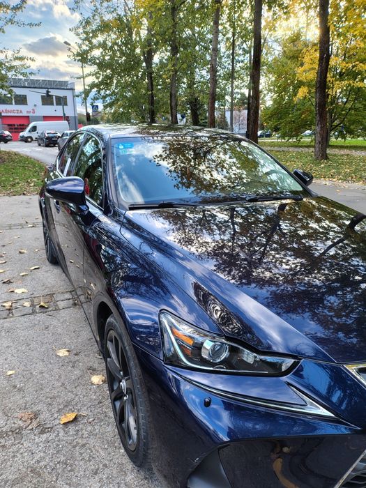 Автомобіль Lexus IS 300h Hybrid 2018