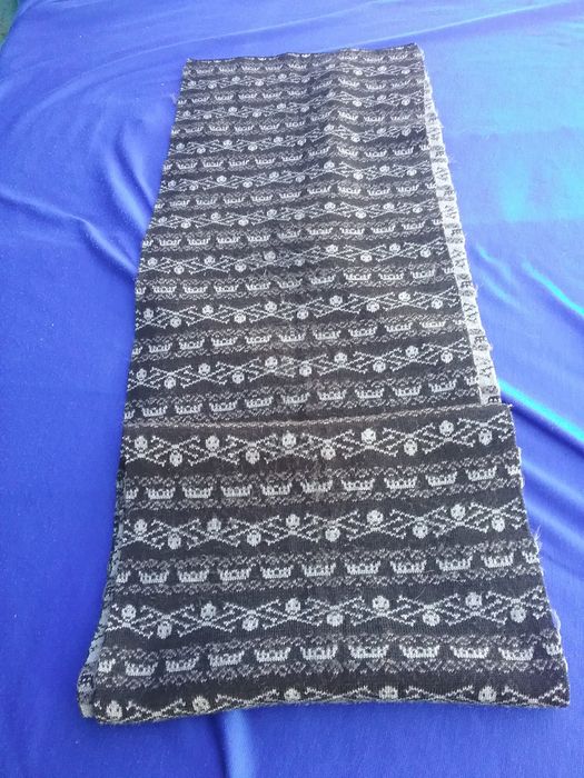 Шарф длинный с черепами