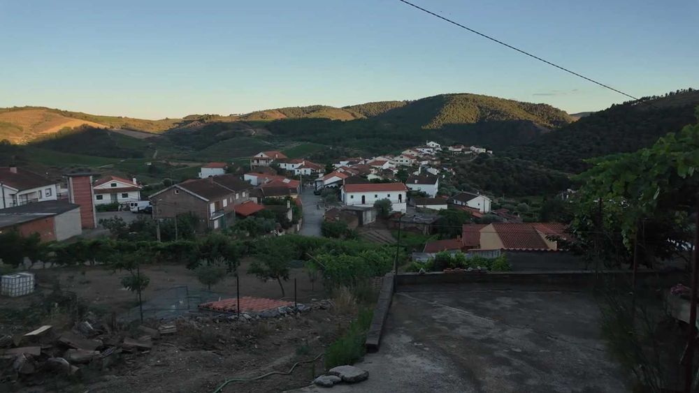 Moradia T5 Térrea Quintal e Lagar – Monfebres, Murça (Vila Real)