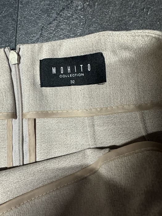 Beżowa spodniczka Mohito 32