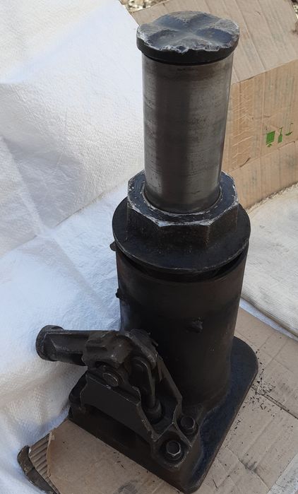 Домкрат мощный гидравлический на 25 тонн