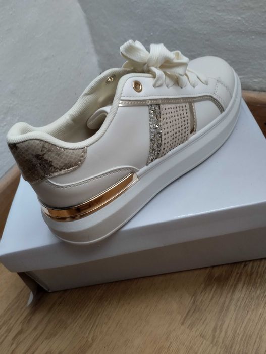 Tennis novos nunca usados confortáveis