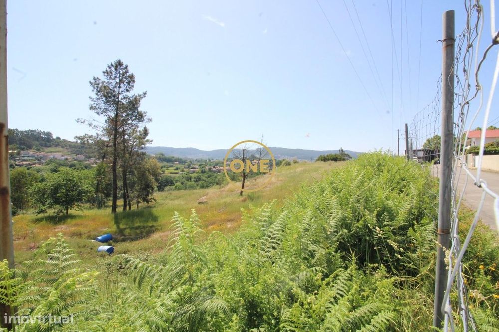 Lote de terreno de construção com 750m2 de área em Bairro para venda