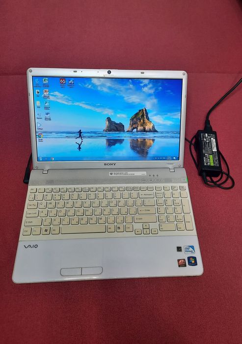 Ноутбук SONY VPC-EB4E1R/ Intel/ 4 GB/ 320/ БатареяНова