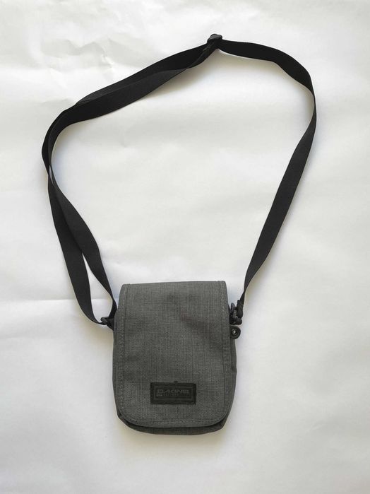 Dakine Passport 4L Bag