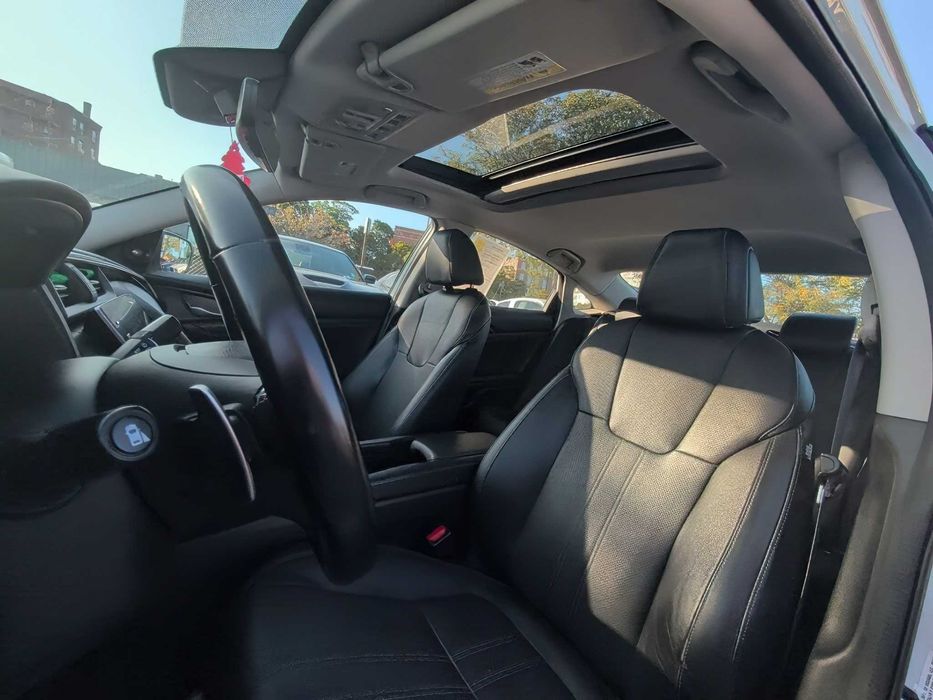 Honda Insight Touring      2019