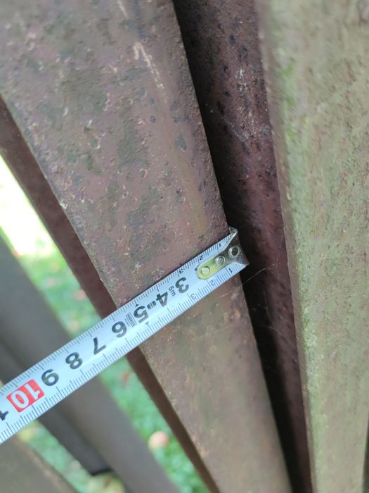 Металеві труби та швейлера