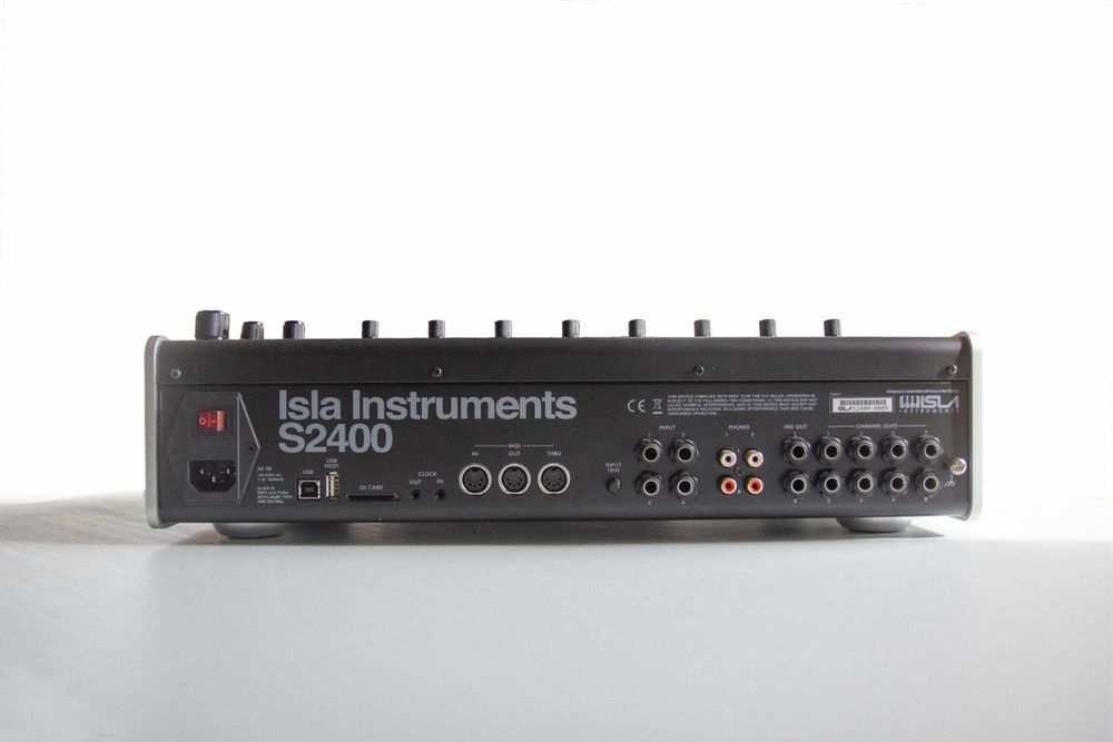 Isla Instruments S2400 (Sampler emulador da SP1200)