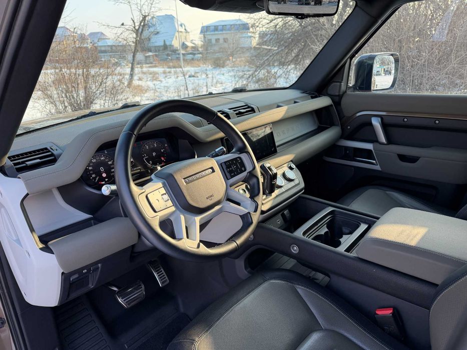 Land Rover Defender D300 X-Dynamic