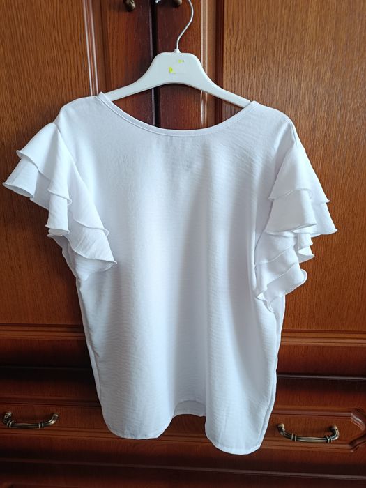 Sprzedam elegancką białą bluzkę r.152.