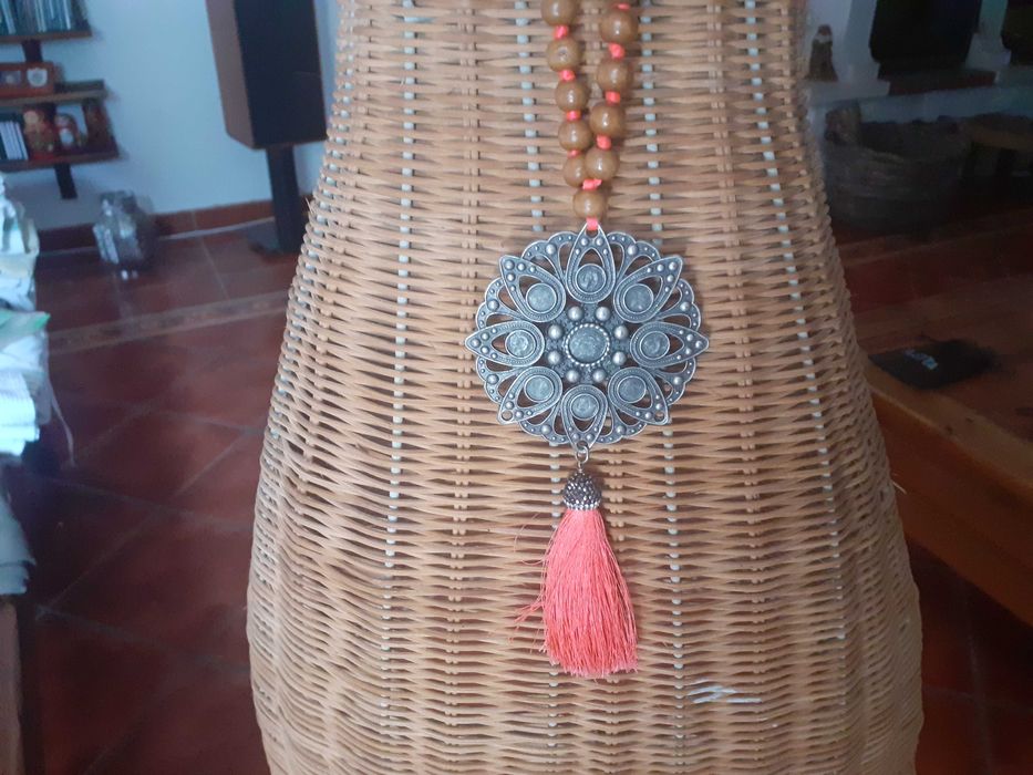 Fio Comprido com Medalhão da Bastta