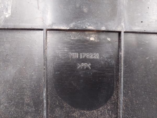 Base / caixa da bateria MITSUBISHI L 200 / Triton Pick Up Chassis (KA_