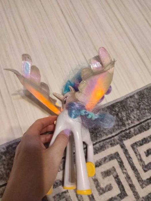 figurka księżniczka Celestia z serii My Little Pony od Hasbro