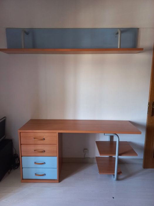 Secretaria e parteleira em pinho