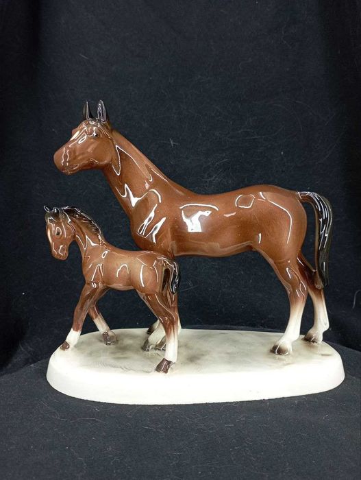 Статуэтка фарфор-фаянс Лошадь с жеребцом Германия Hertwig: 1 800 грн ...