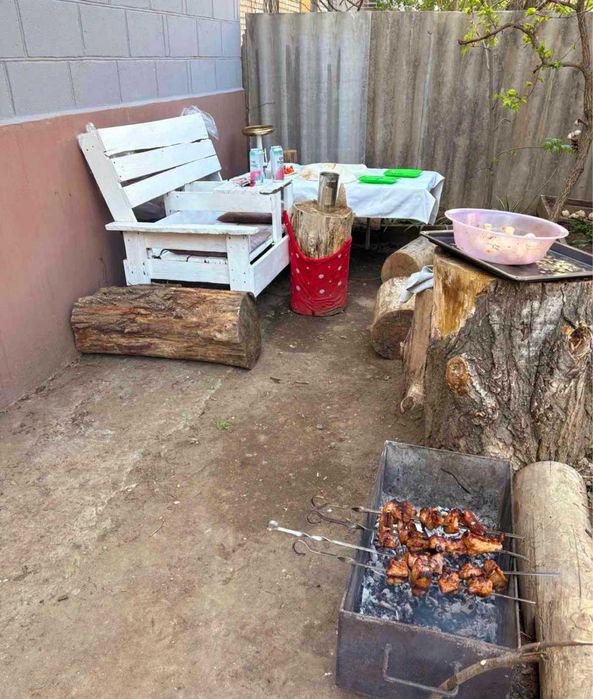 По суточно сдается квартира,Корабельный  район,отдельный вход.