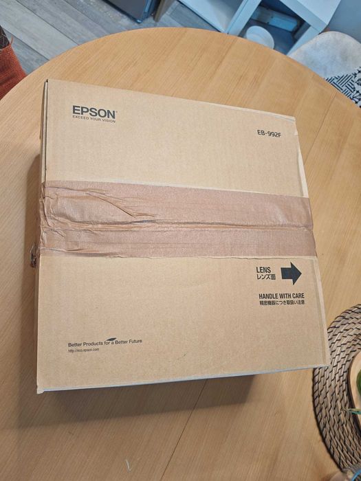 Projektor Epson bardzo mało używany (2 sztuki)